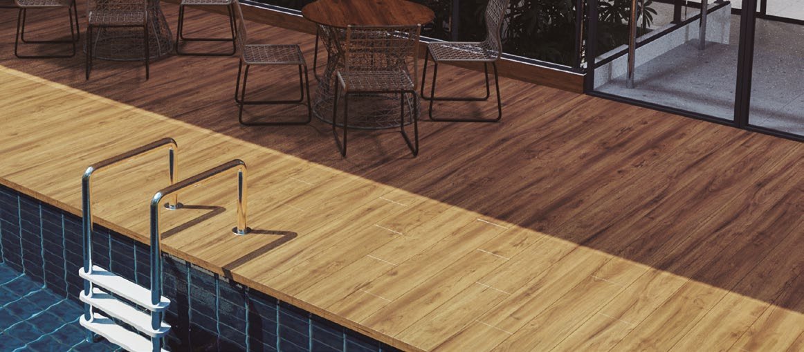 Deck da piscina com área de convívio