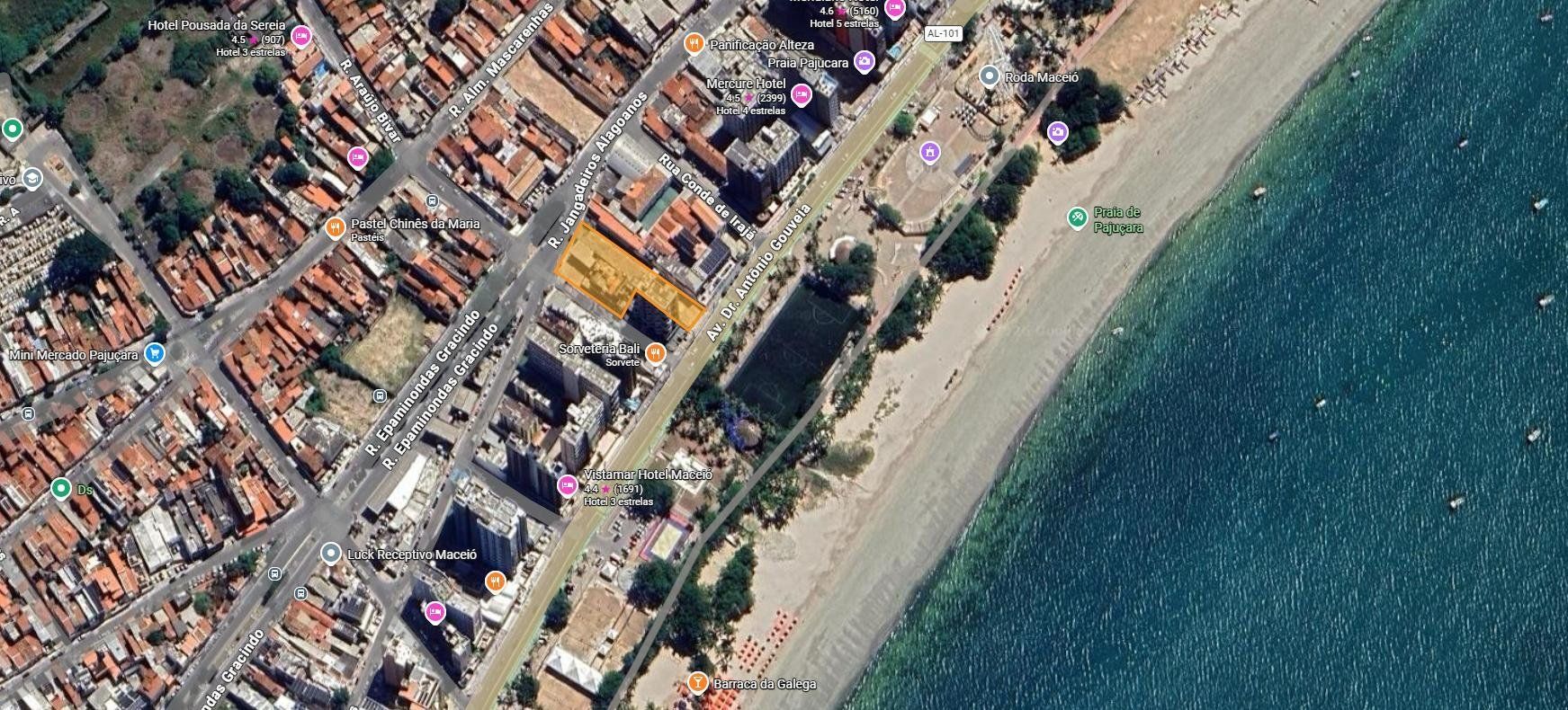 Vista aérea da orla da Pajuçara