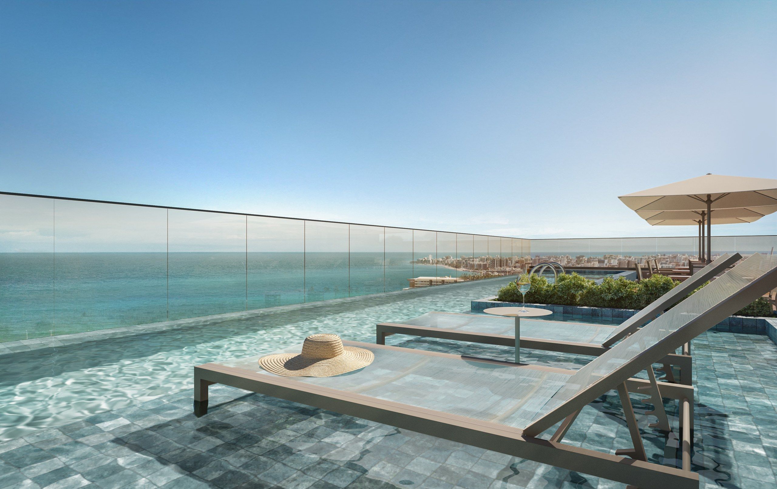 Piscina no rooftop com vista para o mar